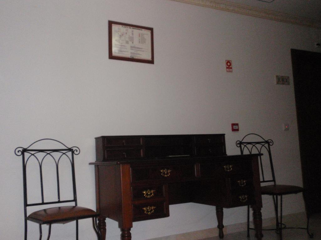 "O Viajante" Low Cost Hotel Estremoz Ngoại thất bức ảnh